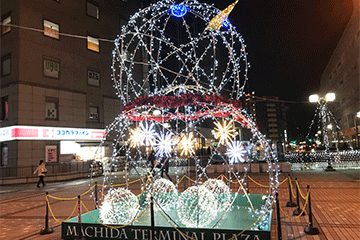 大きな雪だるま型イルミネーション
